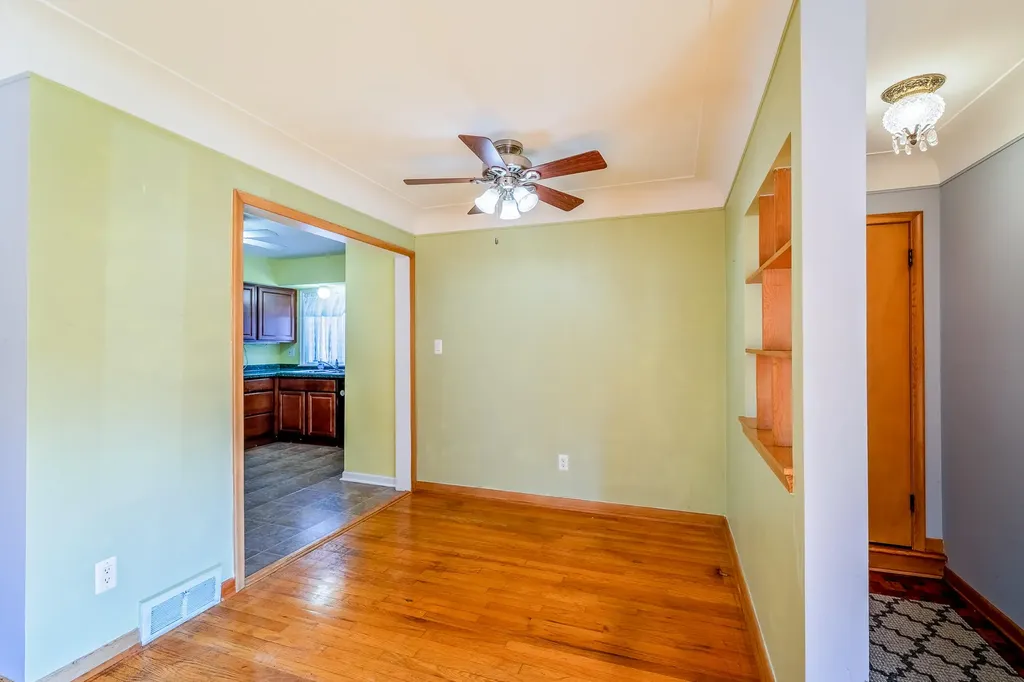2910 Parkwood Street Trenton City MI 48183
