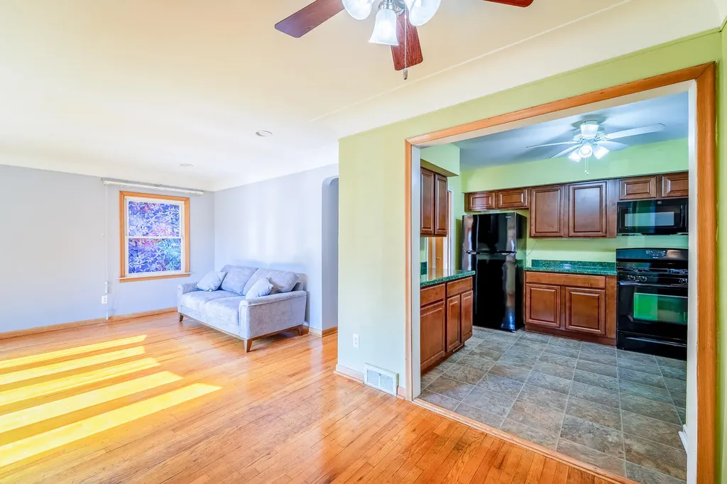 2910 Parkwood Street Trenton City MI 48183