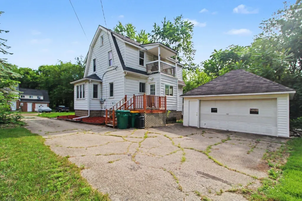 35229 Atlas Street Romulus City MI 48174