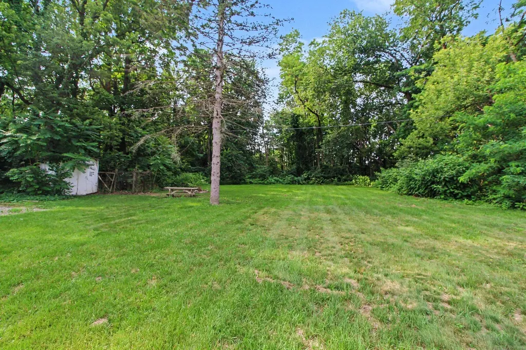 35229 Atlas Street Romulus City MI 48174