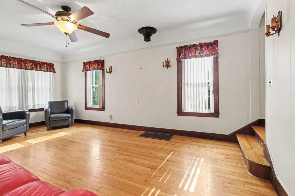 35229 Atlas Street Romulus City MI 48174