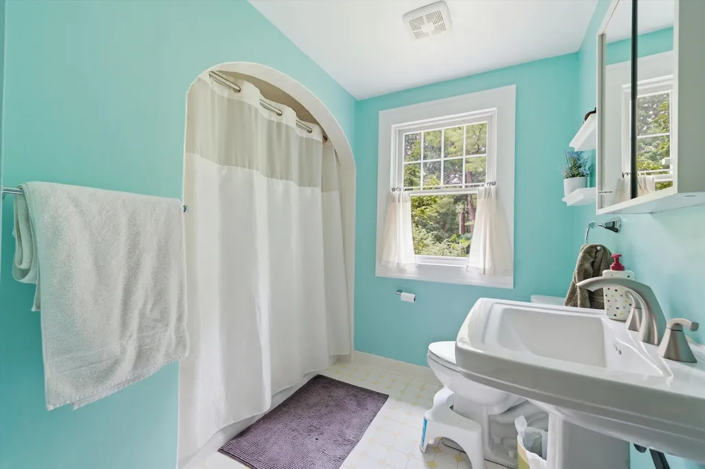325 Hilldale Drive Ann Arbor City MI 48105