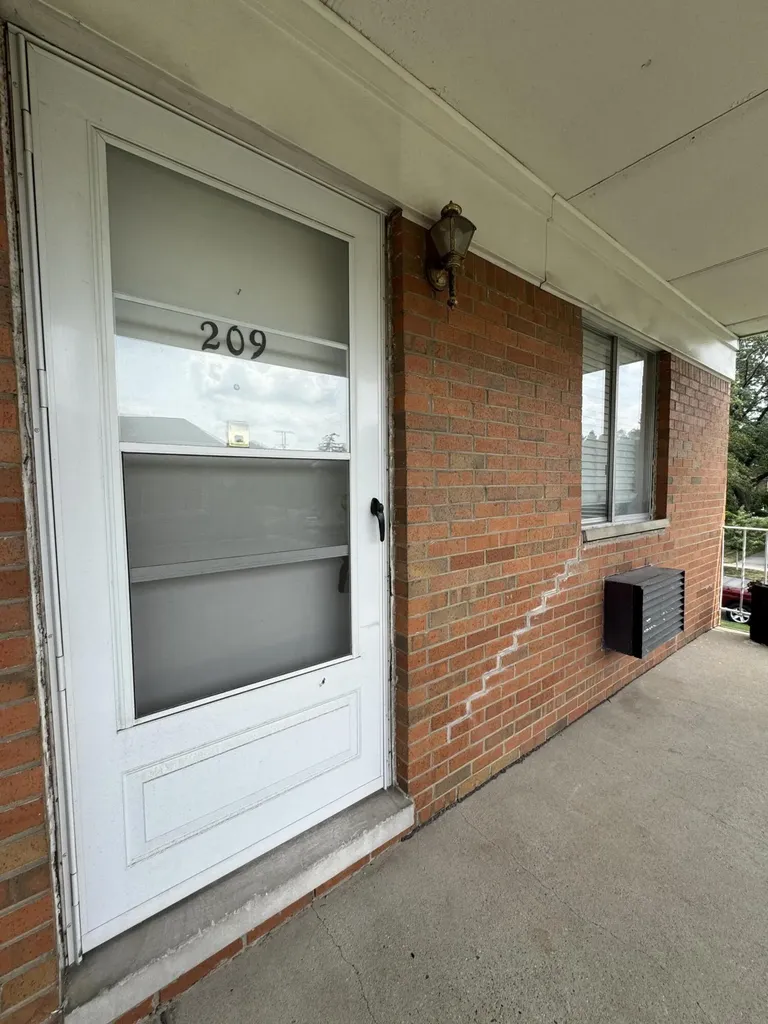 2215 Clawson Avenue Royal Oak City MI 48073