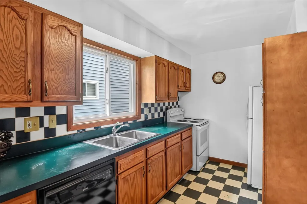 574 E Dallas Avenue Madison Heights City MI 48071