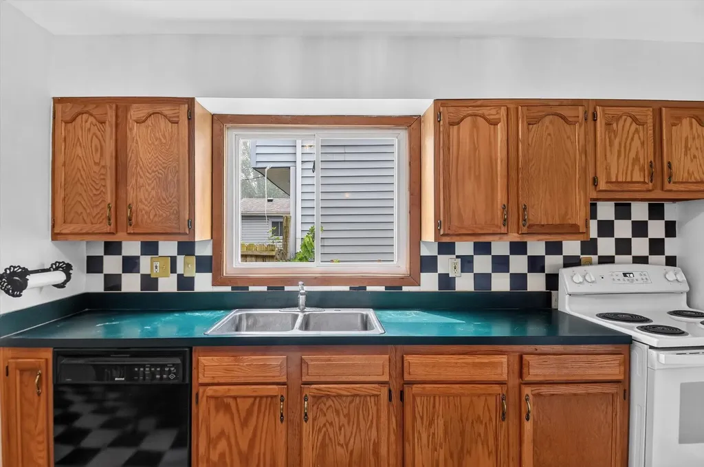 574 E Dallas Avenue Madison Heights City MI 48071