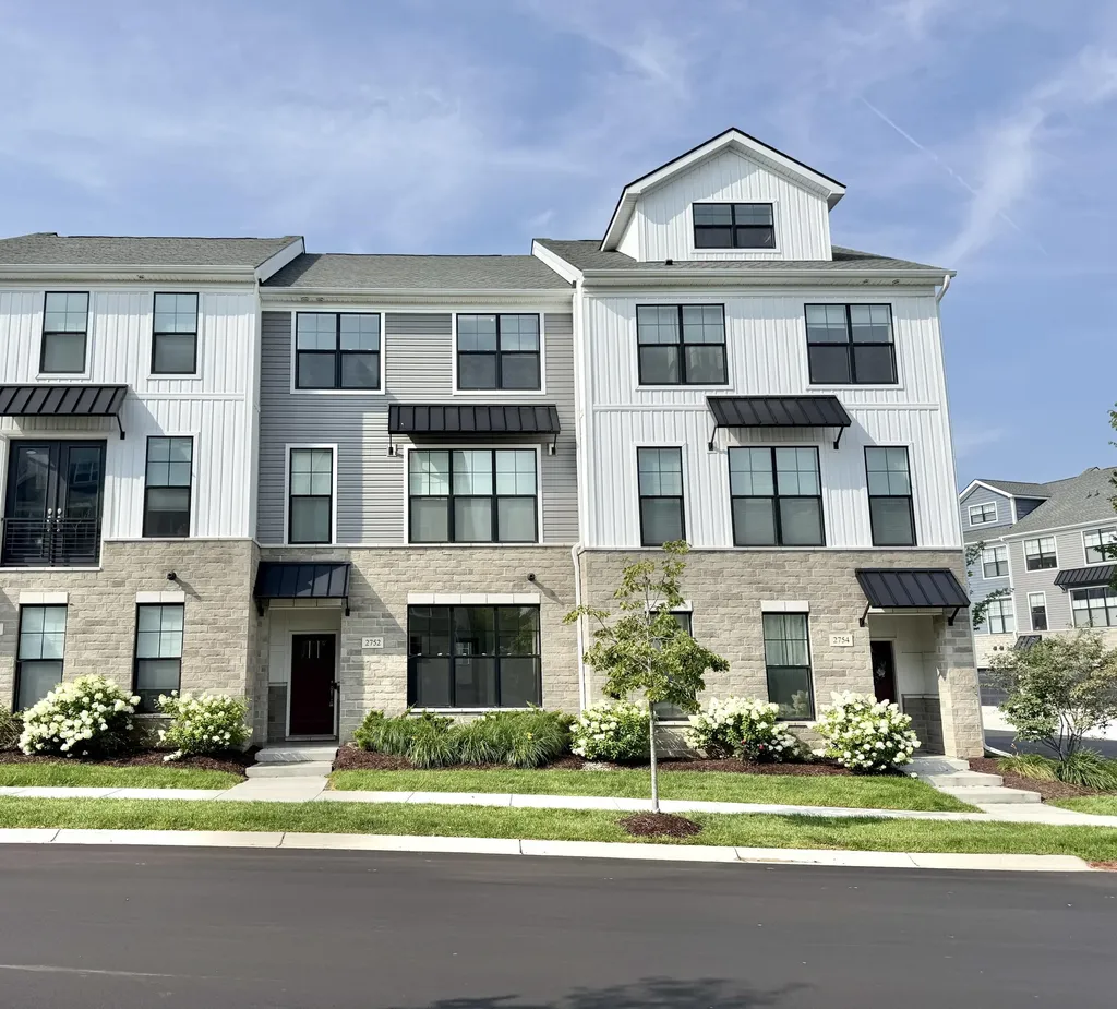 2752 S Spurway Drive Ann Arbor City MI 48105