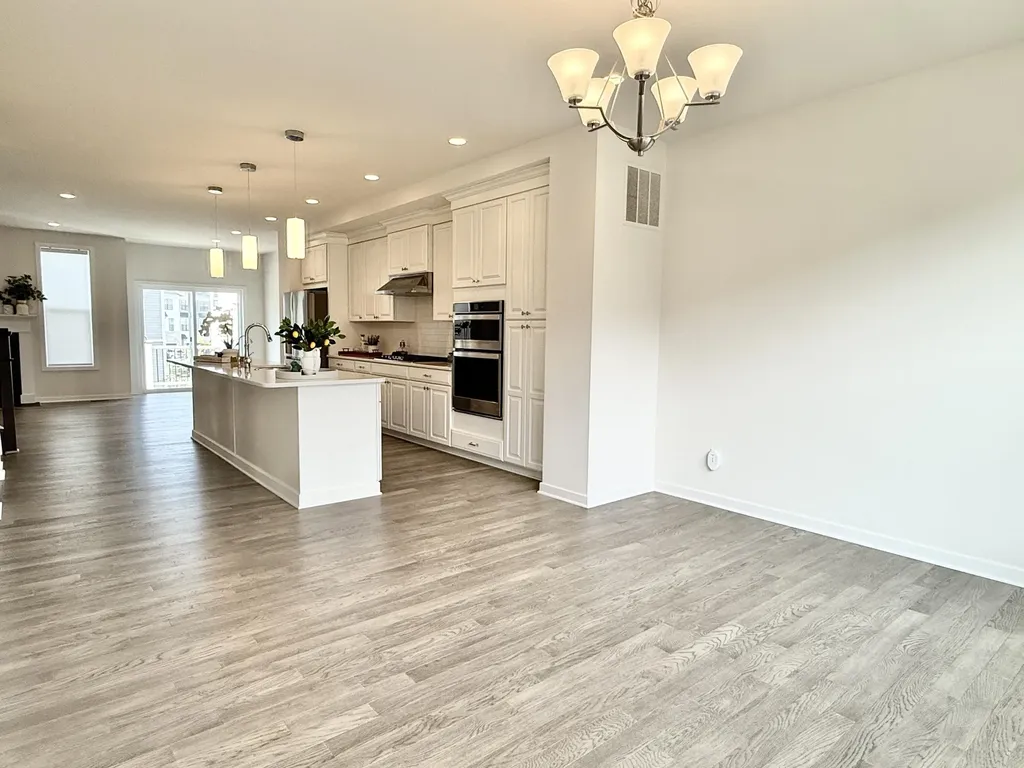 2752 S Spurway Drive Ann Arbor City MI 48105