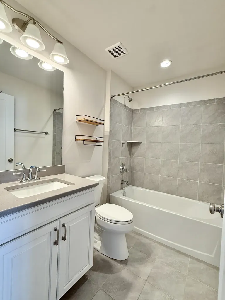 2752 S Spurway Drive Ann Arbor City MI 48105