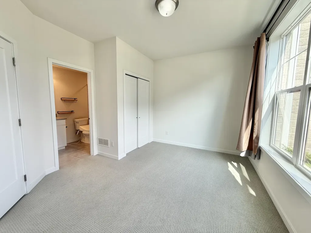 2752 S Spurway Drive Ann Arbor City MI 48105