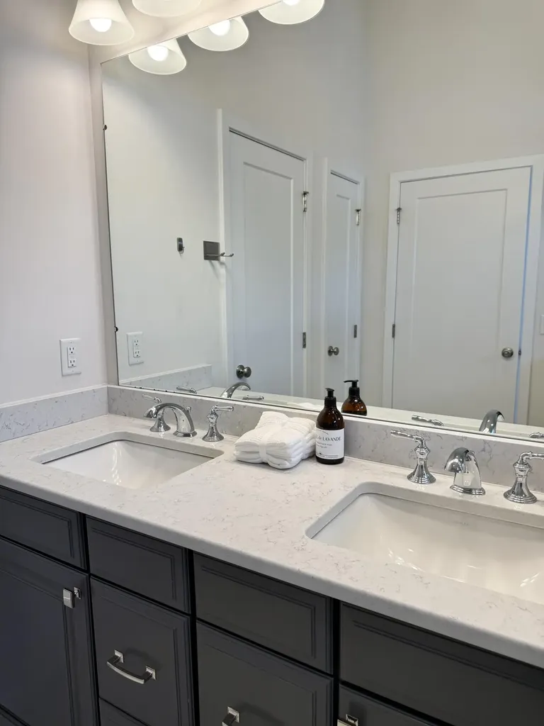 2752 S Spurway Drive Ann Arbor City MI 48105