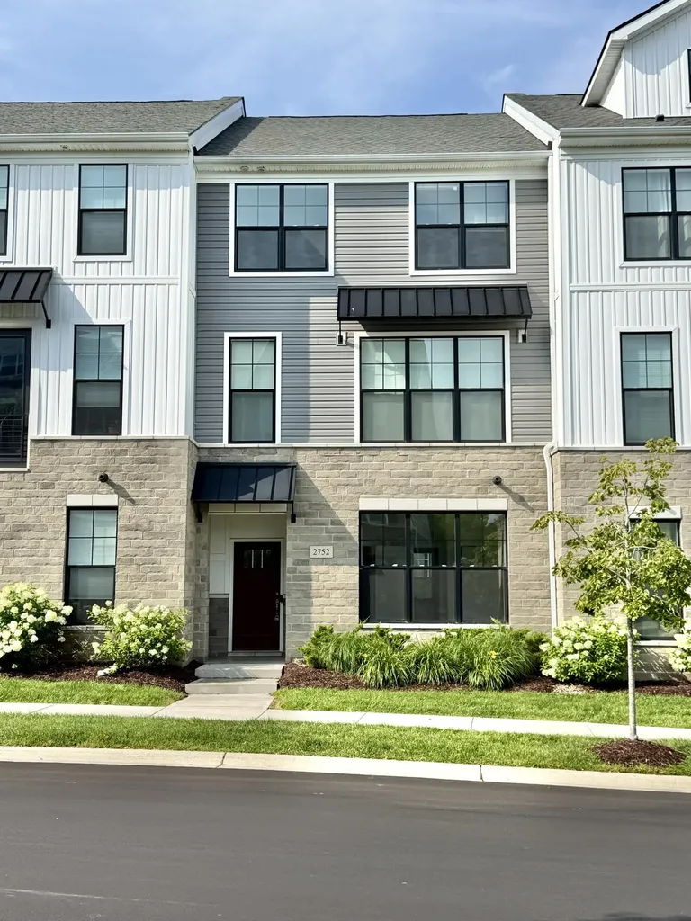 2752 S Spurway Drive Ann Arbor City MI 48105