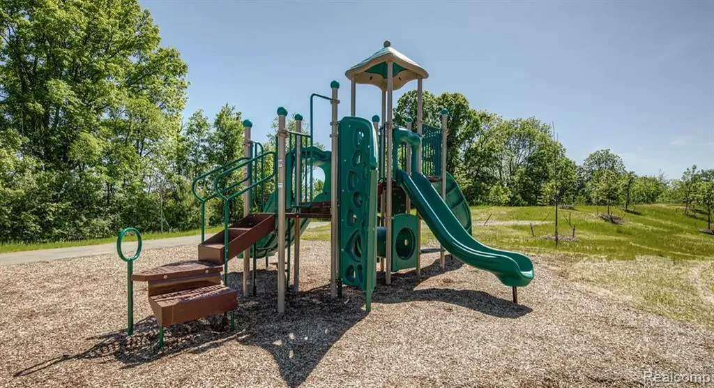 2752 S Spurway Drive Ann Arbor City MI 48105
