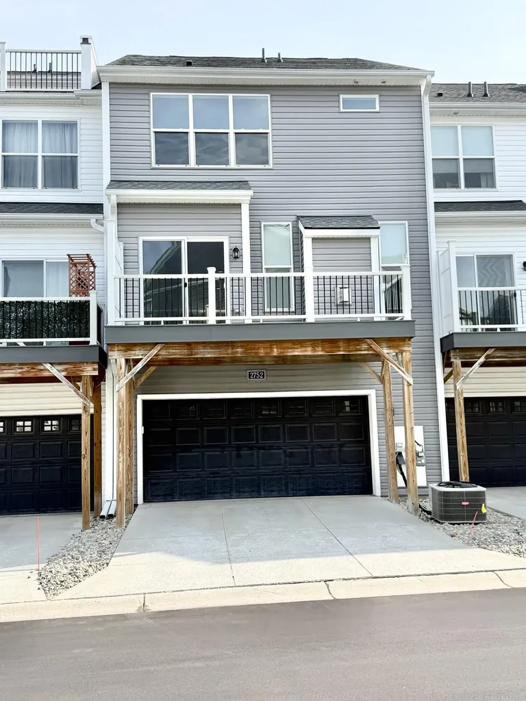 2752 S Spurway Drive Ann Arbor City MI 48105