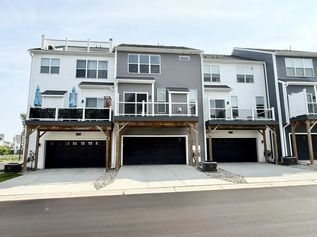 2752 S Spurway Drive Ann Arbor City MI 48105
