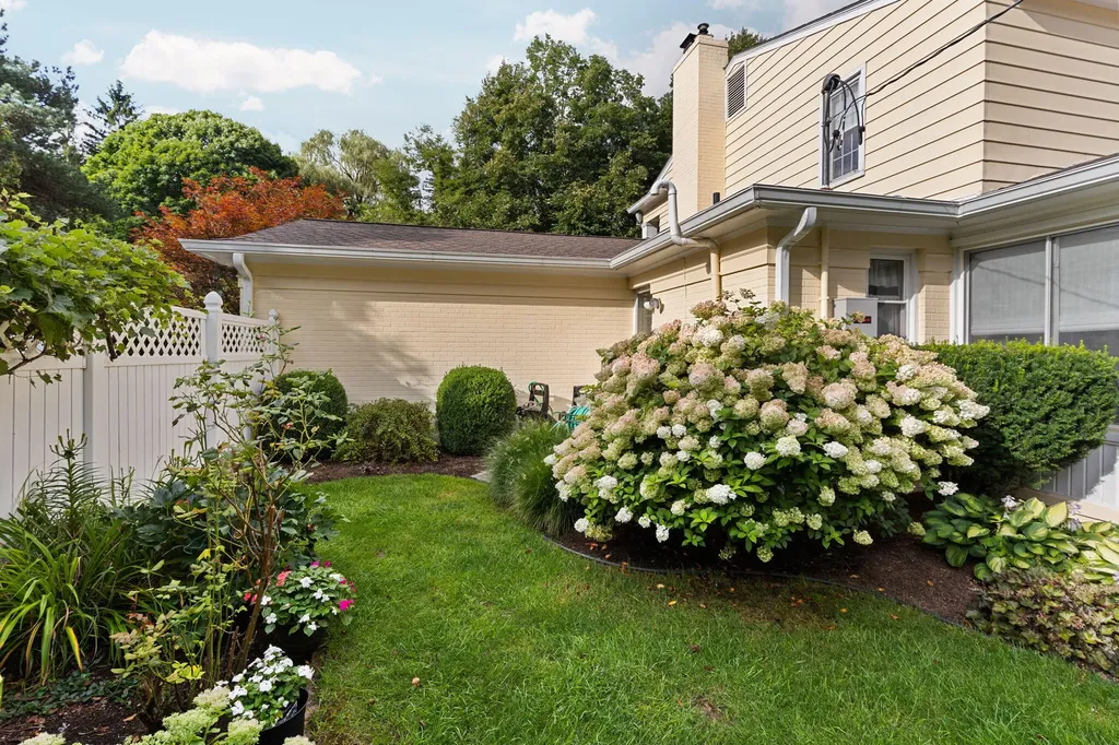 2464 Blueberry Lane Ann Arbor Charter Township MI 48103