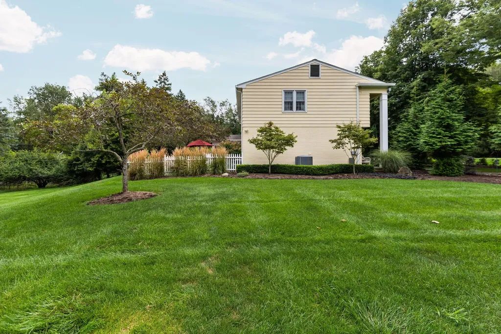 2464 Blueberry Lane Ann Arbor Charter Township MI 48103