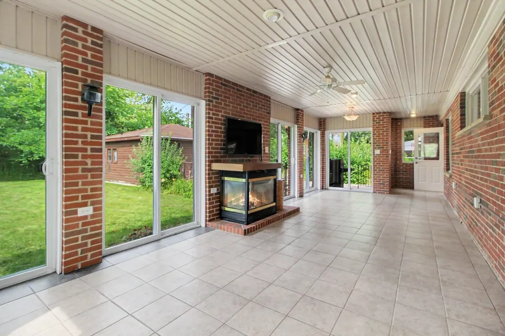 1832 Weldon Boulevard Ann Arbor City MI 48103