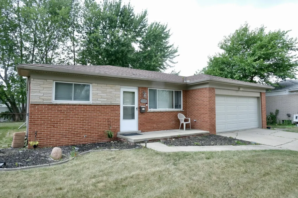 32155 Columbus Drive Warren City MI 48088