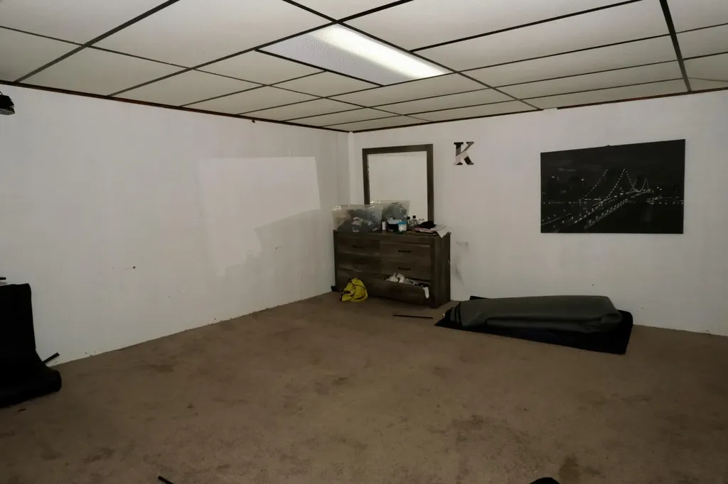 32155 Columbus Drive Warren City MI 48088