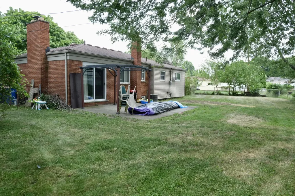 32155 Columbus Drive Warren City MI 48088