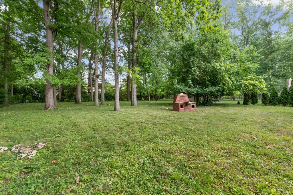 3894 Jennings Drive Troy City MI 48083