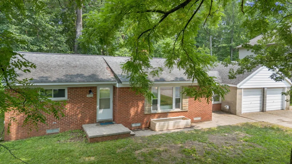 3894 Jennings Drive Troy City MI 48083