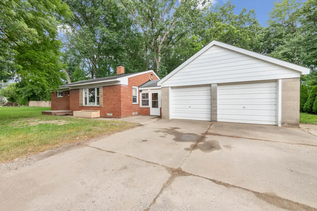 3894 Jennings Drive Troy City MI 48083