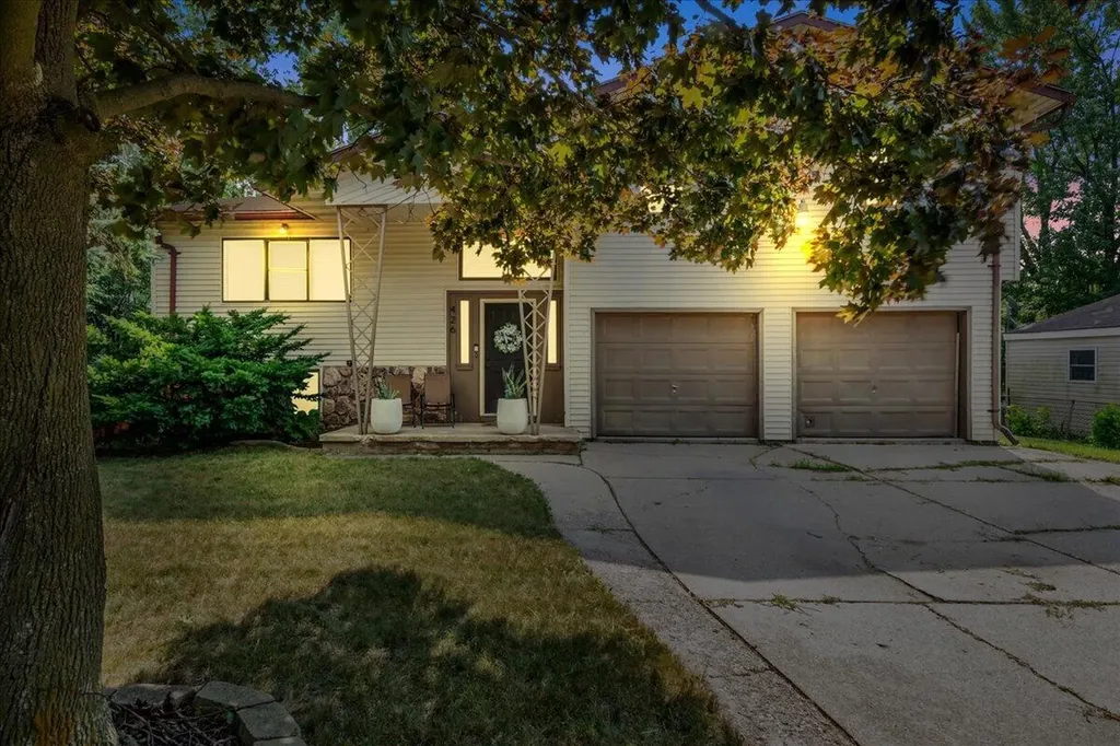 426 Cameron Avenue Pontiac City MI 48342