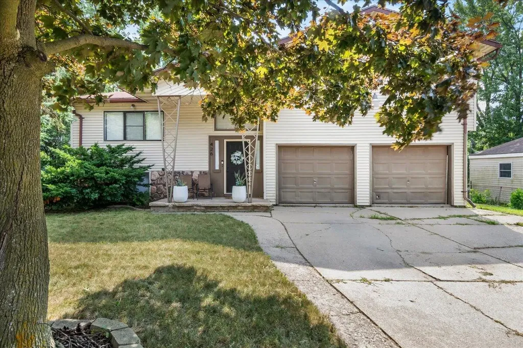 426 Cameron Avenue Pontiac City MI 48342