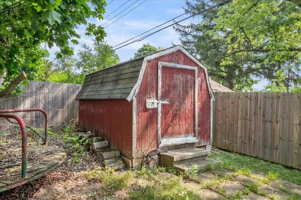 426 Cameron Avenue Pontiac City MI 48342