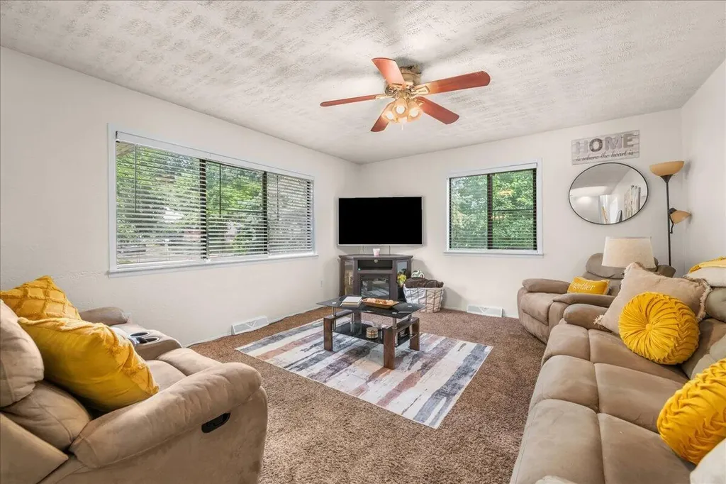 426 Cameron Avenue Pontiac City MI 48342