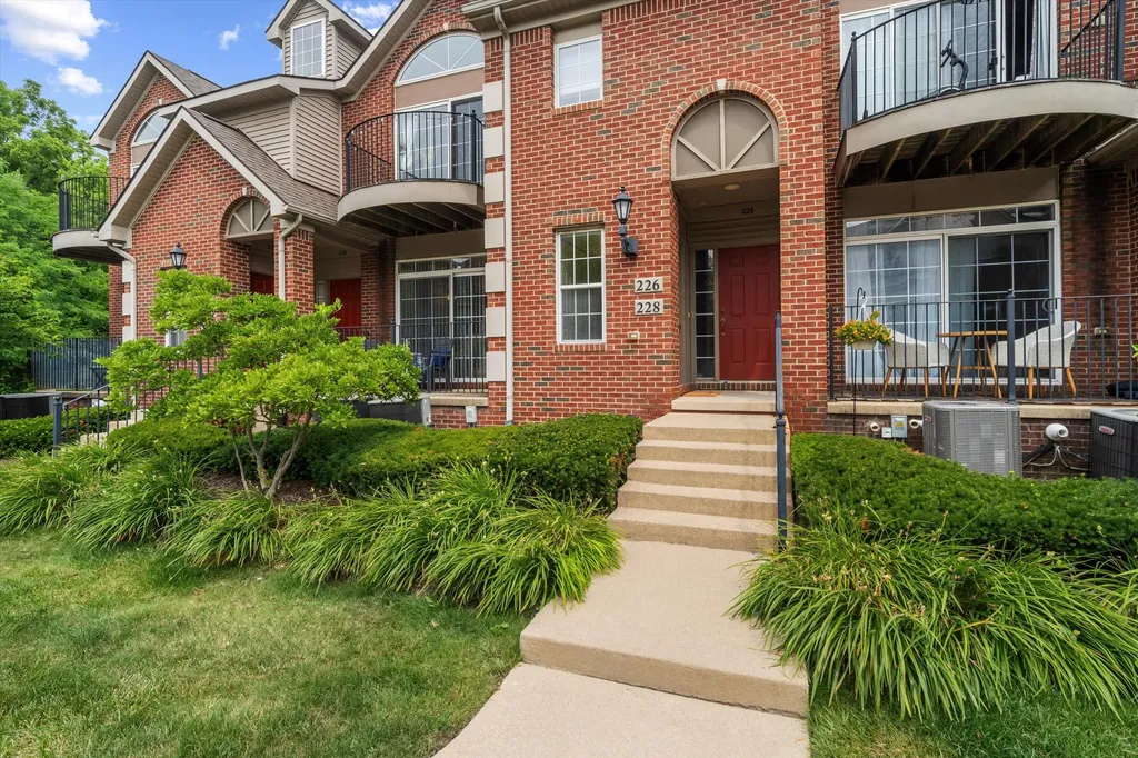 228 W Oakbrook Drive Ann Arbor City MI 48103