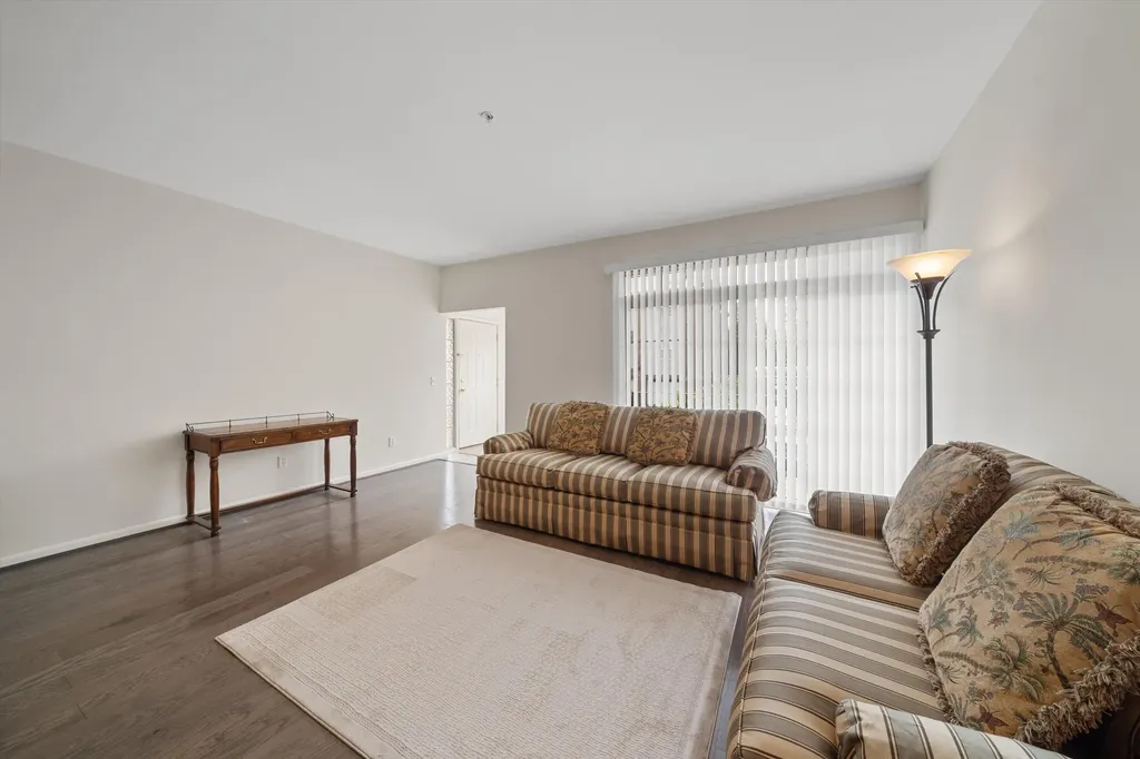 228 W Oakbrook Drive Ann Arbor City MI 48103