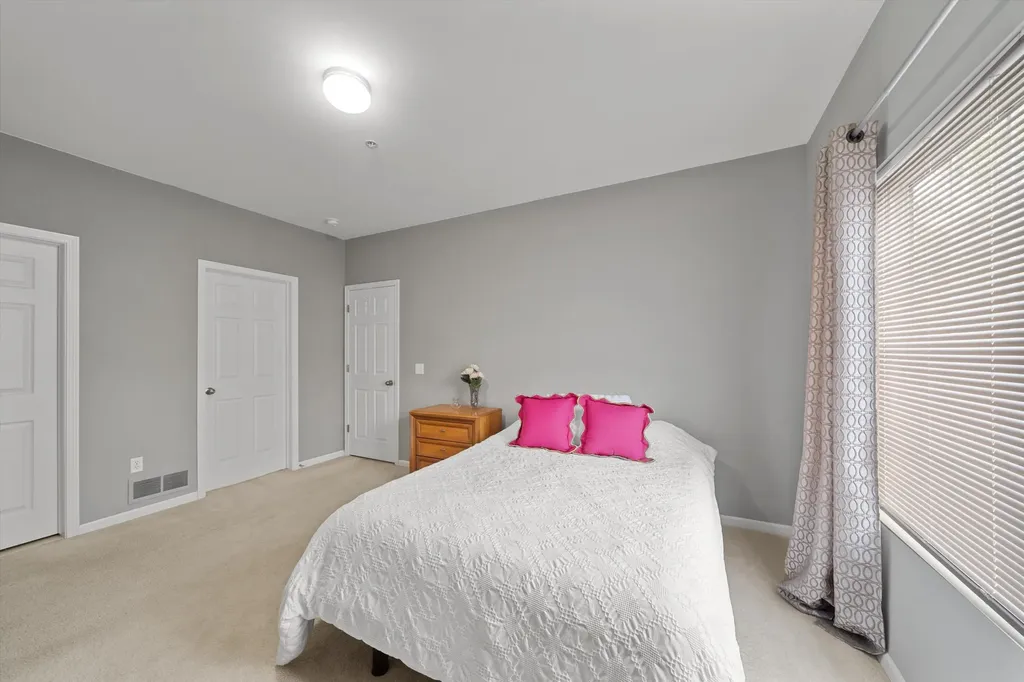 228 W Oakbrook Drive Ann Arbor City MI 48103