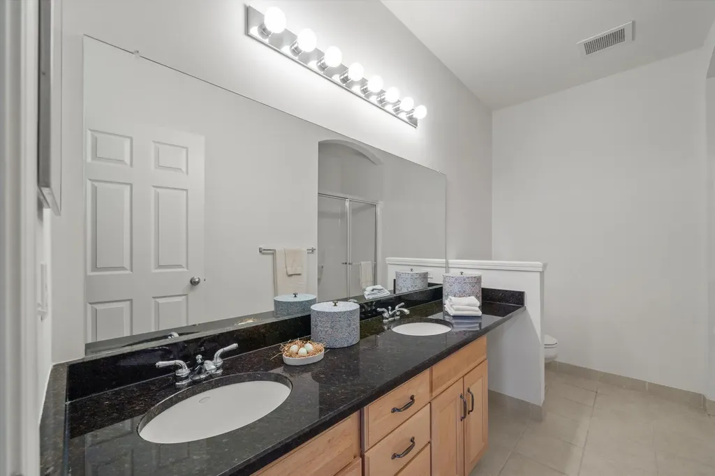 228 W Oakbrook Drive Ann Arbor City MI 48103