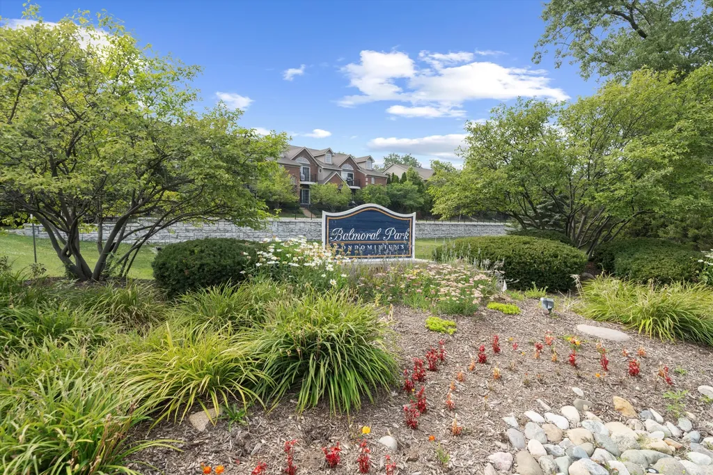 228 W Oakbrook Drive Ann Arbor City MI 48103