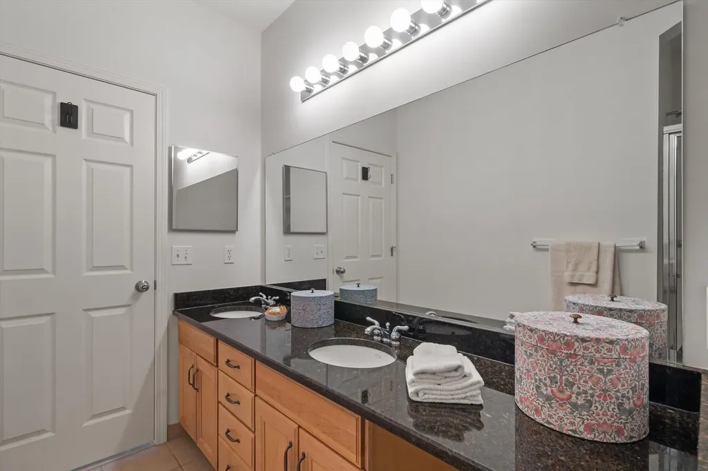 228 W Oakbrook Drive Ann Arbor City MI 48103