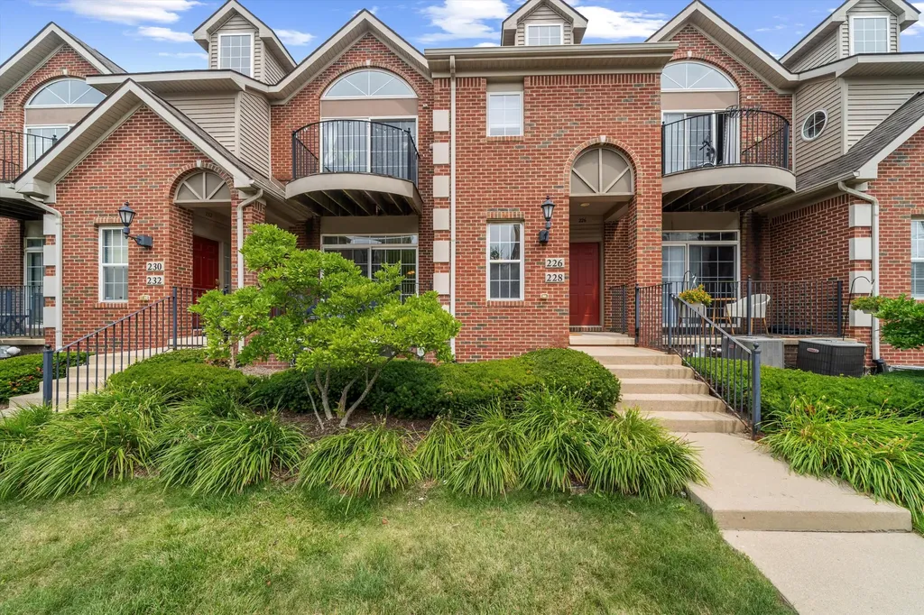228 W Oakbrook Drive Ann Arbor City MI 48103
