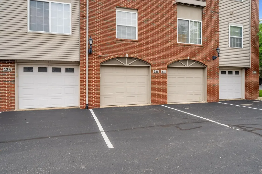 228 W Oakbrook Drive Ann Arbor City MI 48103