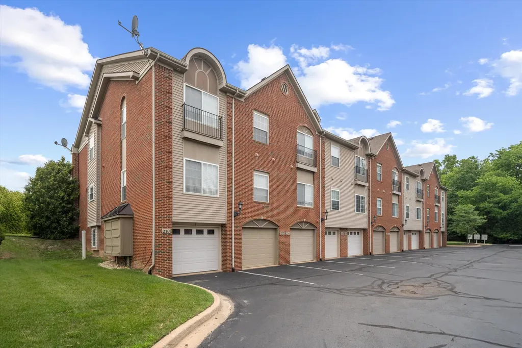 228 W Oakbrook Drive Ann Arbor City MI 48103