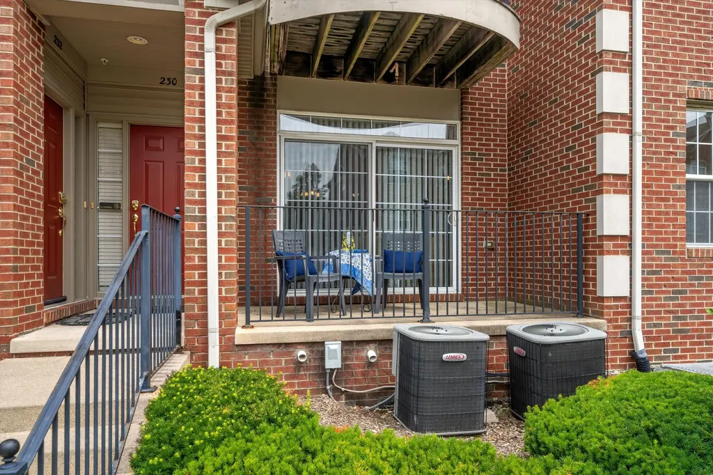 228 W Oakbrook Drive Ann Arbor City MI 48103