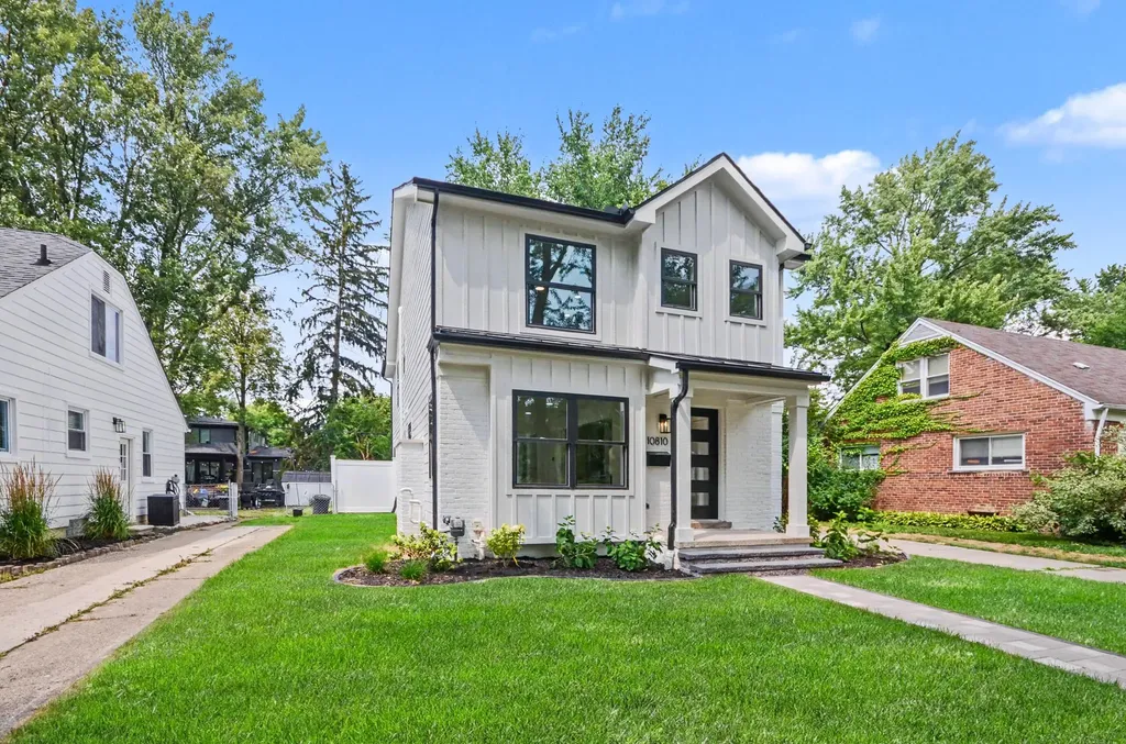 10810 Hart Avenue Huntington Woods City MI 48070