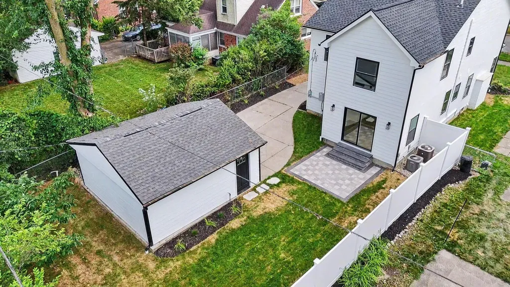10810 Hart Avenue Huntington Woods City MI 48070