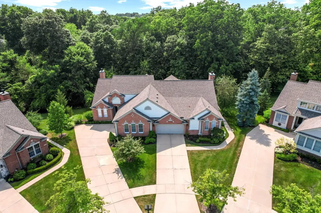 16529 Cottonwood Court Northville Township MI 48168