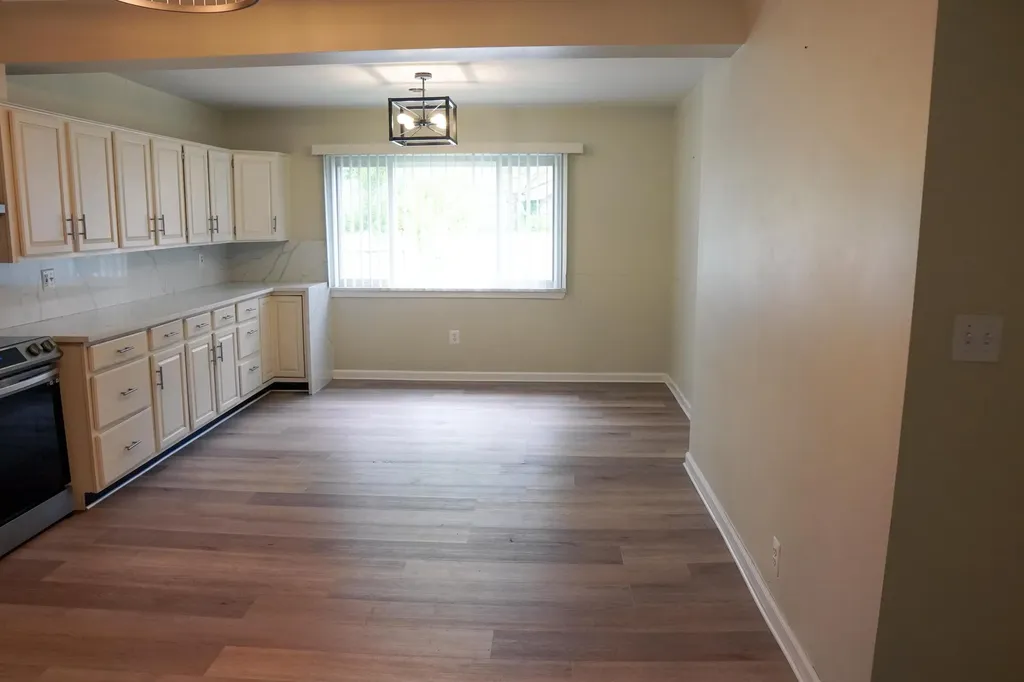 1322 Desiax Avenue Bloomfield Charter Township MI 48302