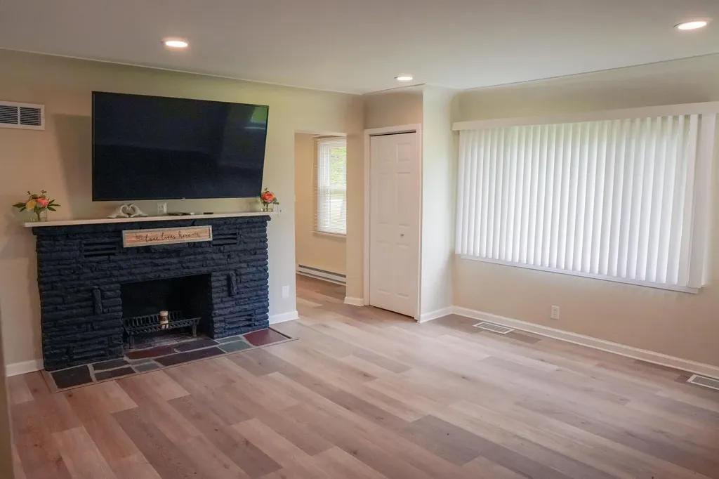 1322 Desiax Avenue Bloomfield Charter Township MI 48302