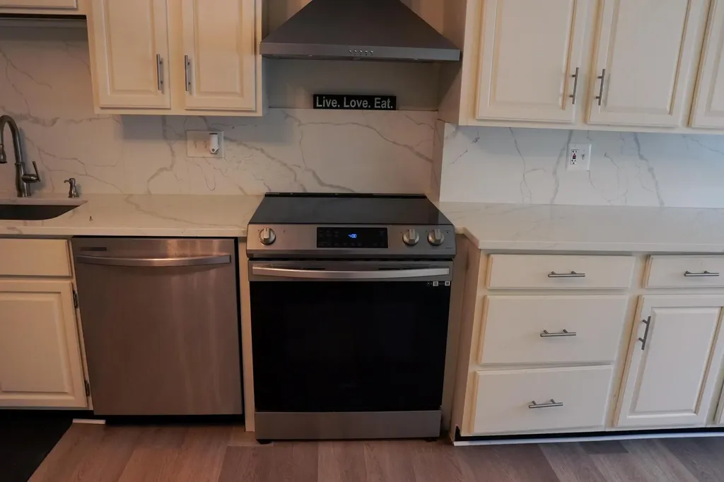 1322 Desiax Avenue Bloomfield Charter Township MI 48302