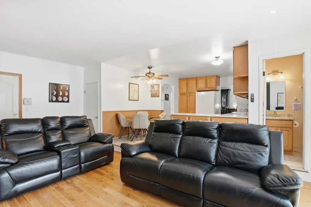 38515 Grandon Street Livonia City MI 48150