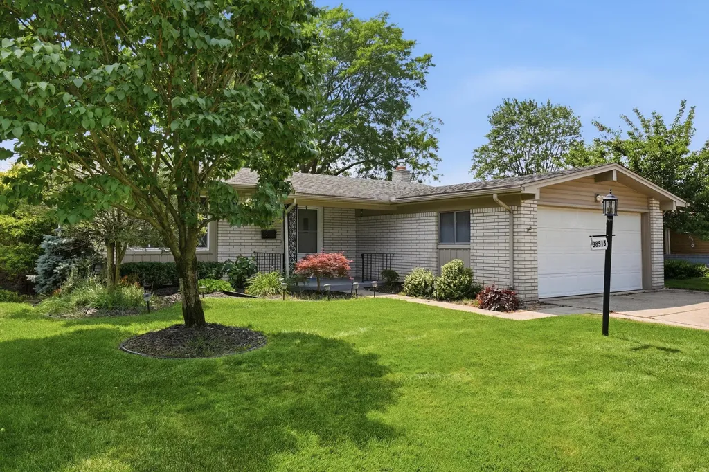 38515 Grandon Street Livonia City MI 48150