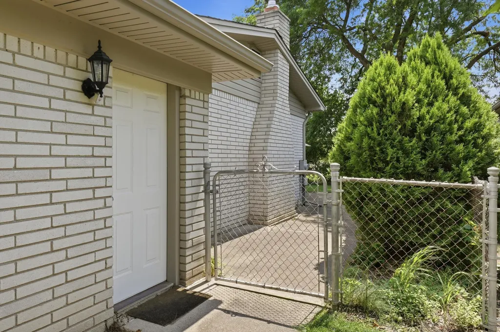38515 Grandon Street Livonia City MI 48150